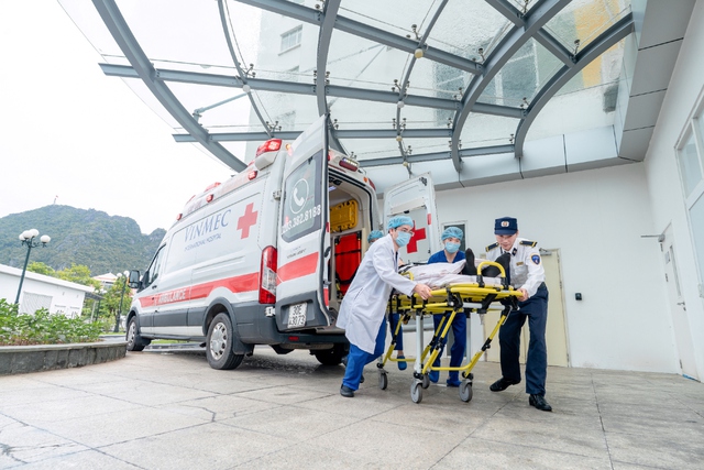 'La bàn' đặc biệt phía sau những quyết định sinh tử của chuyên gia hồi sức cấp cứu Vinmec Hạ Long- Ảnh 1. 'La bàn' đặc biệt phía sau những quyết định sinh tử của chuyên gia hồi sức cấp cứu Vinmec Hạ Long- Ảnh 1.