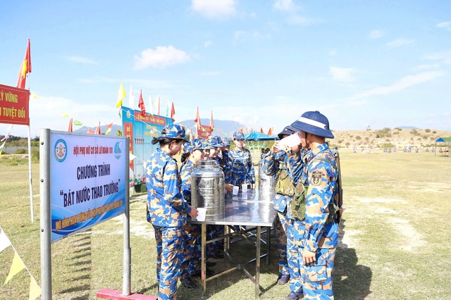 Kiểm tra bắn đạn thật trong 3 tư thế với chiến sĩ mới ở Vùng 4 Hải quân- Ảnh 2. Kiểm tra bắn đạn thật trong 3 tư thế với chiến sĩ mới ở Vùng 4 Hải quân- Ảnh 2.