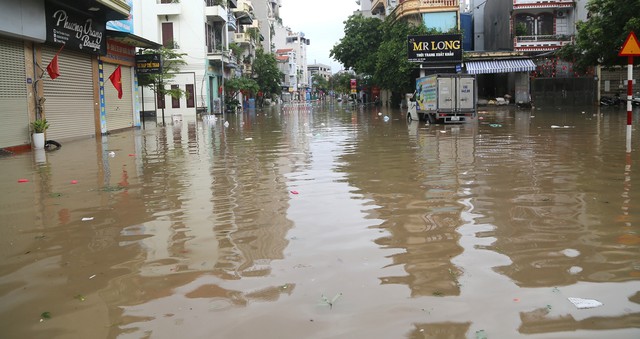 Mưa dông cấp tập đầu mùa gây thiệt hại khoảng 10,2 tỷ đồng- Ảnh 1.