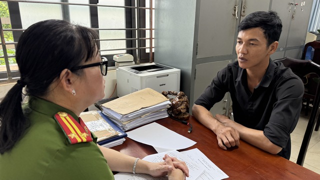 Bắt Hoàng Văn Thương nhiều lần quan hệ tình dục với bé gái 15 tuổi- Ảnh 1. Bắt Hoàng Văn Thương nhiều lần quan hệ tình dục với bé gái 15 tuổi- Ảnh 1.