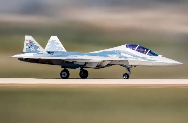 Nga ra mắt tiêm kích Su-57 hai chỗ ngồi để 'chiều' đối tác đặc biệt- Ảnh 1.