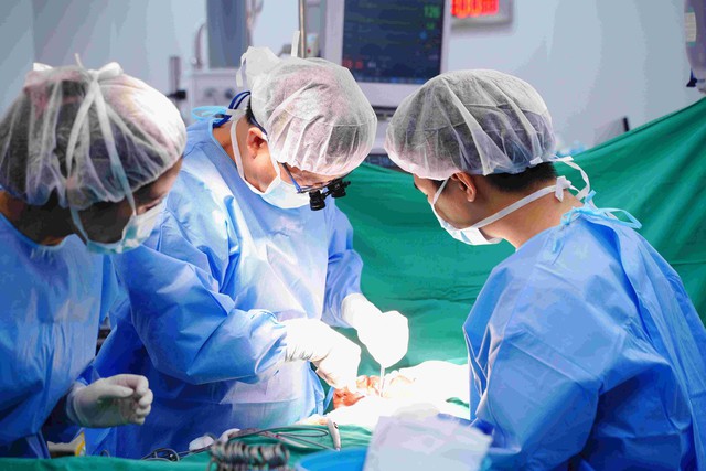 Vinmec phẫu thuật thành công, cứu sống bệnh nhi 48 ngày tuổi mắc teo đường mật bẩm sinh- Ảnh 1.