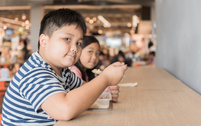 Dinh dưỡng giúp phòng chống thừa cân, béo phì tuổi học đường- Ảnh 1. Dinh dưỡng giúp phòng chống thừa cân, béo phì tuổi học đường- Ảnh 1.
