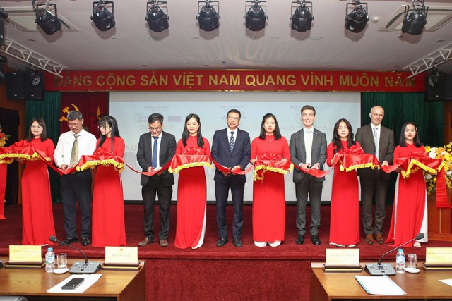 Khánh thành mạng quan trắc cảnh báo sớm bức xạ trực tuyến - Ảnh 2. Khánh thành mạng quan trắc cảnh báo sớm bức xạ trực tuyến - Ảnh 2.