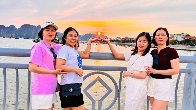 Quảng Ninh đón 600.000 lượt khách sau 2 ngày nghỉ lễ 30/4 - 1/5- Ảnh 2.