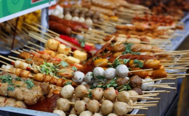Những món ăn bán cổng trường phụ huynh cần lưu ý- Ảnh 1. Những món ăn bán cổng trường phụ huynh cần lưu ý- Ảnh 1.