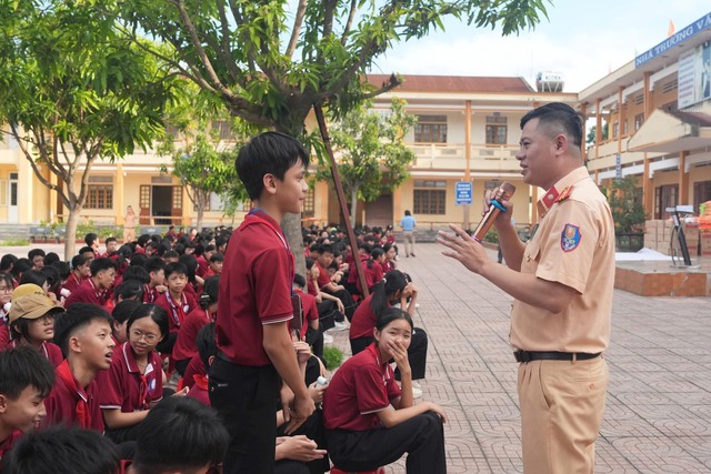 Chung tay dựng 'lá chắn' phòng chống đuối nước cho trẻ em trong mùa hè- Ảnh 1. Chung tay dựng 'lá chắn' phòng chống đuối nước cho trẻ em trong mùa hè- Ảnh 1.