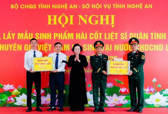 Truy điệu, an táng 80 hài cốt liệt sĩ hy sinh tại nước bạn Lào- Ảnh 2. Truy điệu, an táng 80 hài cốt liệt sĩ hy sinh tại nước bạn Lào- Ảnh 2.