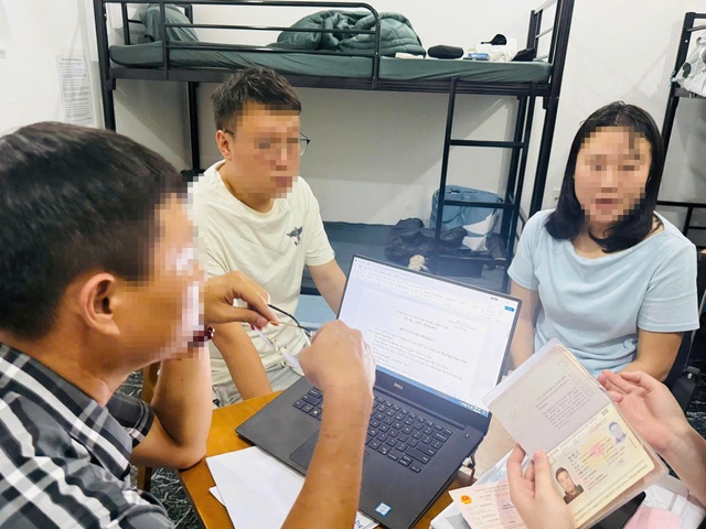 Phát hiện nhiều người nước ngoài thuê khách sạn lập 'ổ' lừa đảo công nghệ cao ở TPHCM - Ảnh 1.