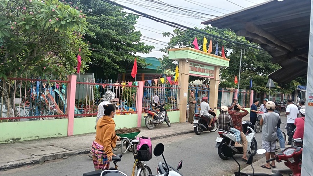 Bảo vệ trường mầm non tử vong trong sân trường, camera ghi lại diễn biến bất ngờ- Ảnh 1.
