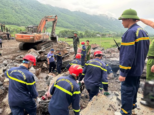 Cận cảnh hiện trường sạt tại mỏ đá ở Thanh Hoá làm 3 người tử vong- Ảnh 4.
