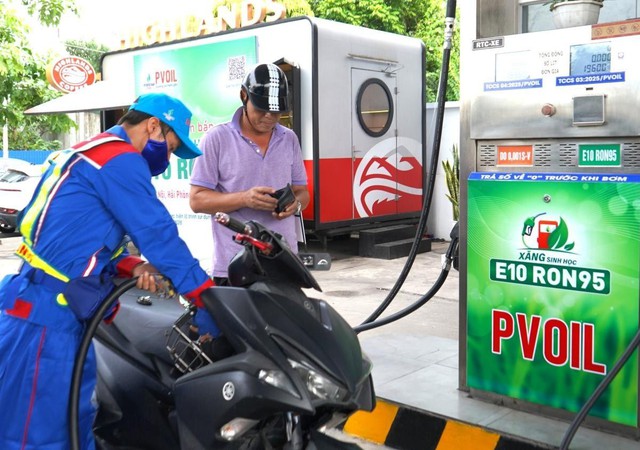 Vì sao người dùng còn e ngại xăng E10?- Ảnh 1. Vì sao người dùng còn e ngại xăng E10?- Ảnh 1.