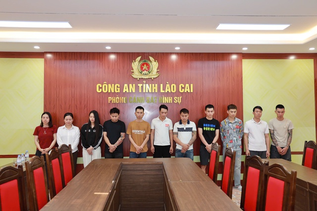 Bắt 11 đối tượng lừa đảo bằng trò 'đổ thạch' online- Ảnh 1. Bắt 11 đối tượng lừa đảo bằng trò 'đổ thạch' online- Ảnh 1.