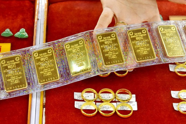 Chốt giá vàng hôm nay ngày 23/5 chưa ngừng giảm mạnh- Ảnh 1. Chốt giá vàng hôm nay ngày 23/5 chưa ngừng giảm mạnh- Ảnh 1.
