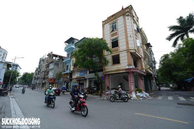 Tháo dỡ loạt nhà mặt đường gần Hồ Tây để làm ga ngầm Metro- Ảnh 3.