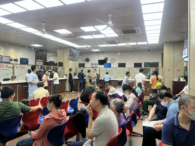 Những khoảng mát giữa bệnh viện ngày nắng nóng- Ảnh 7. Những khoảng mát giữa bệnh viện ngày nắng nóng- Ảnh 7.