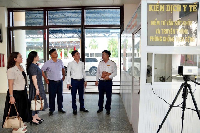 Quảng Trị siết kiểm dịch ngăn chặn dịch Ebola qua biên giới- Ảnh 1. Quảng Trị siết kiểm dịch ngăn chặn dịch Ebola qua biên giới- Ảnh 1.