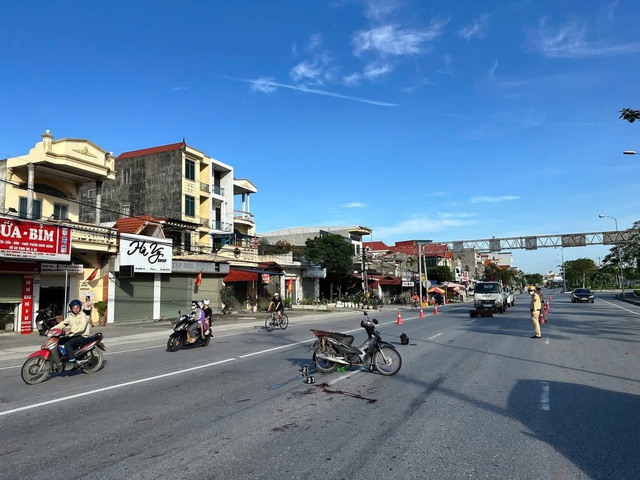 1 ngày, 2 người tử vong vì sang đường kiểu 'tiện đâu băng đó'- Ảnh 2.