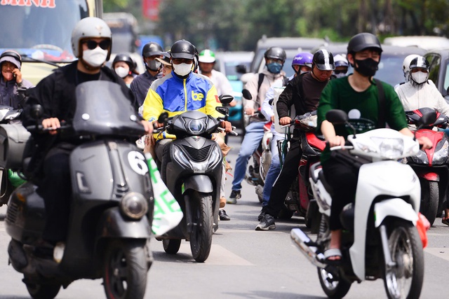 Điểm bất thường của đợt nắng nóng diện rộng đang diễn ra khắp cả nước- Ảnh 1. Điểm bất thường của đợt nắng nóng diện rộng đang diễn ra khắp cả nước- Ảnh 1.