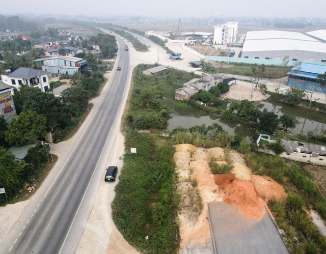 Vì sao 2 dự án giao thông trọng điểm kết nối Cảng hàng không Thọ Xuân vẫn chưa thể 'thông đường'?- Ảnh 1. Vì sao 2 dự án giao thông trọng điểm kết nối Cảng hàng không Thọ Xuân vẫn chưa thể 'thông đường'?- Ảnh 1.