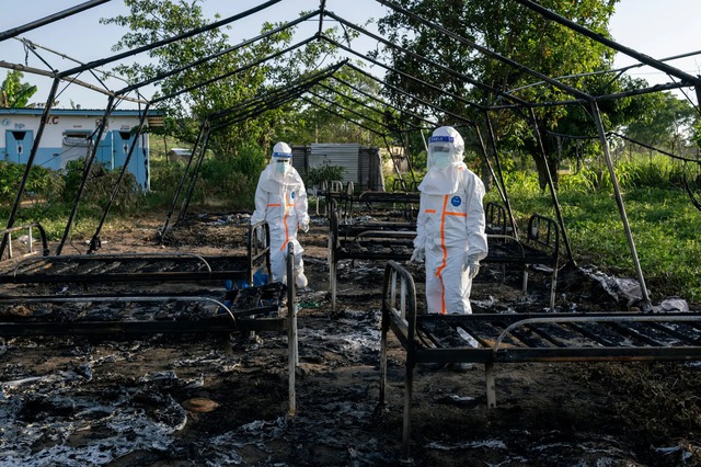 Hiểm họa mới bất ngờ ập xuống các trung tâm điều trị Ebola tại CHDC Congo- Ảnh 1. Hiểm họa mới bất ngờ ập xuống các trung tâm điều trị Ebola tại CHDC Congo- Ảnh 1.