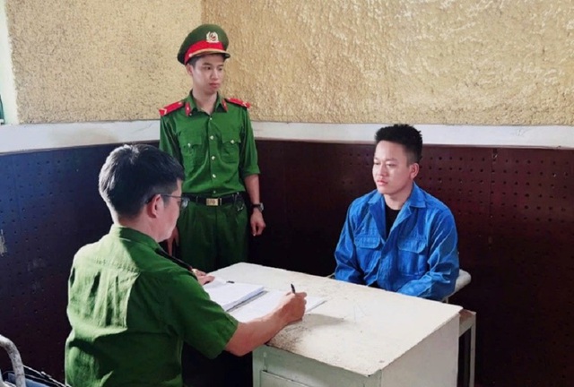 Bắt tạm giam chủ tiệm cầm đồ 25 tuổi lừa đảo hơn 10 tỷ đồng- Ảnh 1. Bắt tạm giam chủ tiệm cầm đồ 25 tuổi lừa đảo hơn 10 tỷ đồng- Ảnh 1.