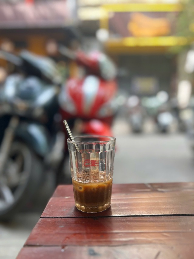Điều gì xảy ra với cơ thể khi bạn uống cà phê vào những ngày nắng nóng?- Ảnh 1.