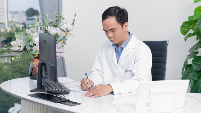 BSCKI Phan Minh Tuấn: Điều trị bệnh vẩy nến cần chiến lược theo dõi dài hạn- Ảnh 1. BSCKI Phan Minh Tuấn: Điều trị bệnh vẩy nến cần chiến lược theo dõi dài hạn- Ảnh 1.