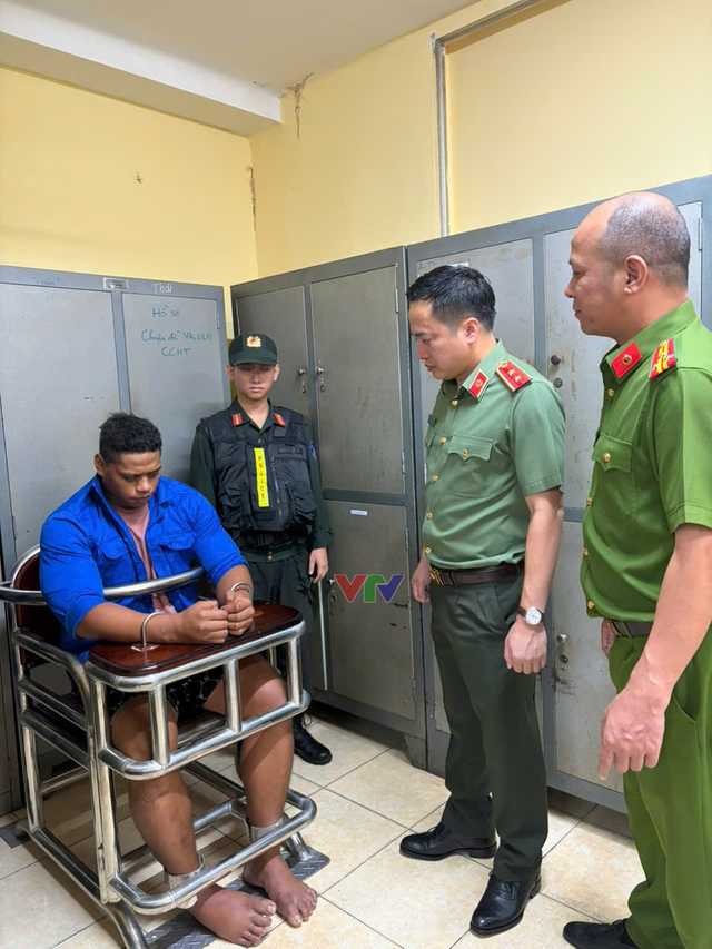 Bắt giữ hai nghi phạm bắn 2 người ngay trung tâm TPHCM- Ảnh 11. Bắt giữ hai nghi phạm bắn 2 người ngay trung tâm TPHCM- Ảnh 11.
