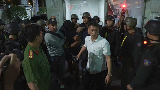 Bắt giữ hai nghi phạm bắn 2 người ngay trung tâm TPHCM- Ảnh 3. Bắt giữ hai nghi phạm bắn 2 người ngay trung tâm TPHCM- Ảnh 3.