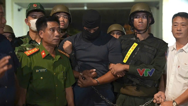 Bắt giữ hai nghi phạm bắn 2 người ngay trung tâm TPHCM- Ảnh 6. Bắt giữ hai nghi phạm bắn 2 người ngay trung tâm TPHCM- Ảnh 6.