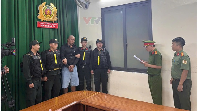 Bắt giữ hai nghi phạm bắn 2 người ngay trung tâm TPHCM- Ảnh 8. Bắt giữ hai nghi phạm bắn 2 người ngay trung tâm TPHCM- Ảnh 8.