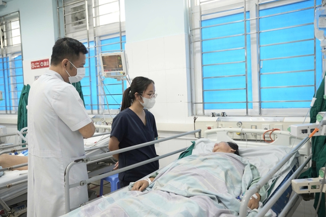 Cứu sống nữ du khách Trung Quốc vỡ lách độ IV nguy kịch- Ảnh 2. Cứu sống nữ du khách Trung Quốc vỡ lách độ IV nguy kịch- Ảnh 2.