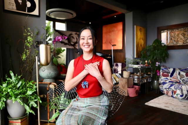Diva Hồng Nhung đấu giá chiếc váy đặc biệt ủng hộ bệnh nhân ung thư vú- Ảnh 2. Diva Hồng Nhung đấu giá chiếc váy đặc biệt ủng hộ bệnh nhân ung thư vú- Ảnh 2.