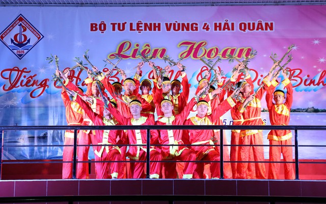 Sôi nổi ‘Tiếng hát binh nhì’ ở Vùng 4 Hải quân- Ảnh 1. Sôi nổi ‘Tiếng hát binh nhì’ ở Vùng 4 Hải quân- Ảnh 1.