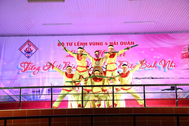 Sôi nổi ‘Tiếng hát binh nhì’ ở Vùng 4 Hải quân- Ảnh 2. Sôi nổi ‘Tiếng hát binh nhì’ ở Vùng 4 Hải quân- Ảnh 2.