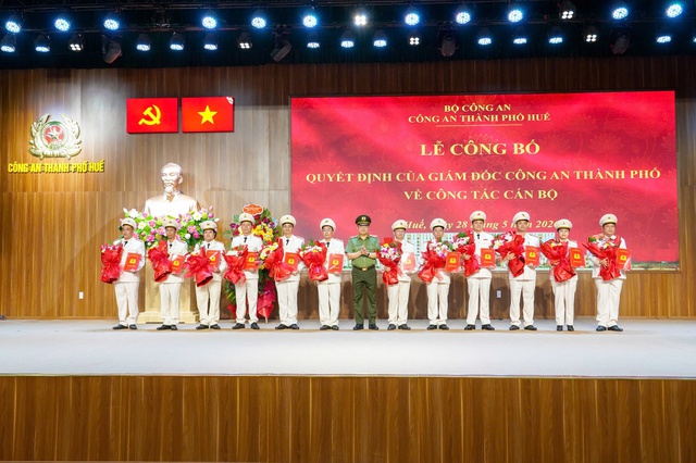 Công an TP Huế điều động, bổ nhiệm nhiều chỉ huy cấp phòng- Ảnh 1. Công an TP Huế điều động, bổ nhiệm nhiều chỉ huy cấp phòng- Ảnh 1.