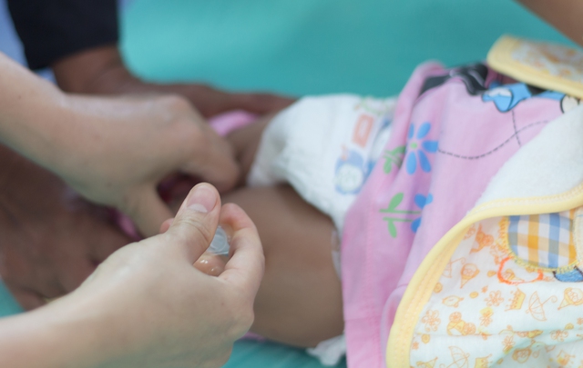 Phòng ngừa viêm phổi do RSV cho trẻ dưới 1 tuổi khi giao mùa- Ảnh 3. Phòng ngừa viêm phổi do RSV cho trẻ dưới 1 tuổi khi giao mùa- Ảnh 3.