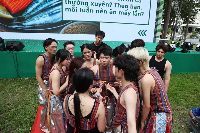 Bùng nổ sân khấu với màn trình diễn giành Giải đặc biệt tại Ngày Dinh dưỡng cộng đồng Việt Nam lần 6- Ảnh 2.