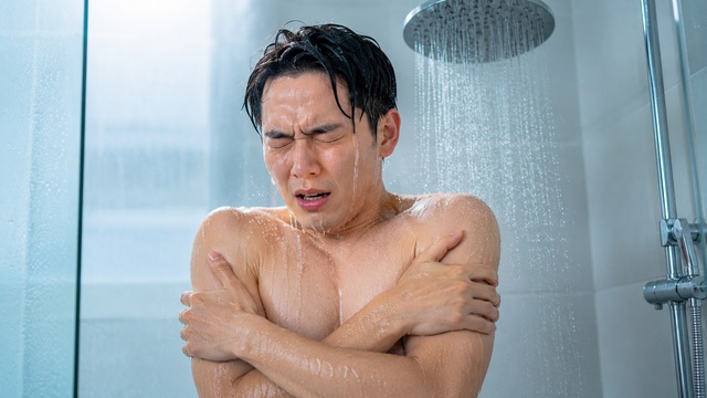 Những cách giải nhiệt ngày nắng có thể âm thầm gây đột quỵ- Ảnh 1.