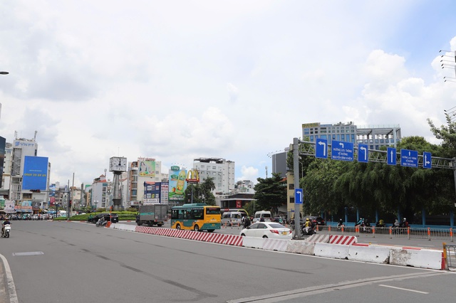 TPHCM triển khai hàng loạt giải pháp mới để giảm ùn tắc tại các điểm nóng giao thông- Ảnh 2. TPHCM triển khai hàng loạt giải pháp mới để giảm ùn tắc tại các điểm nóng giao thông- Ảnh 2.