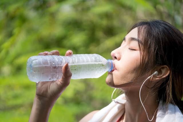 3 sai lầm khi uống nước giải nhiệt ai cũng có thể mắc phải- Ảnh 3.