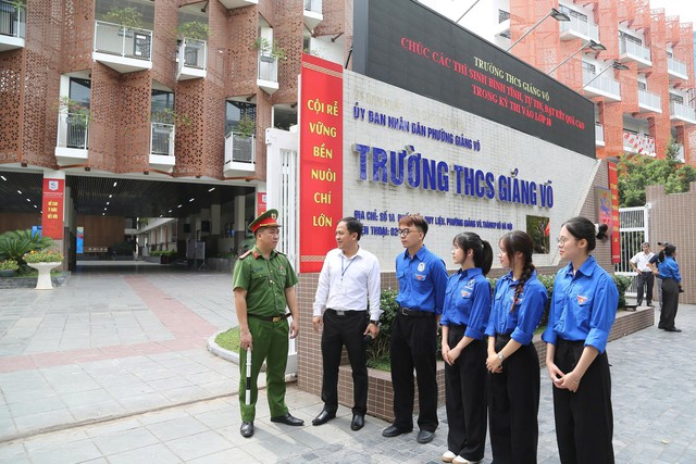 Gần 125.000 thí sinh Hà Nội hoàn tất thủ tục trước ngày thi lớp 10- Ảnh 8.
