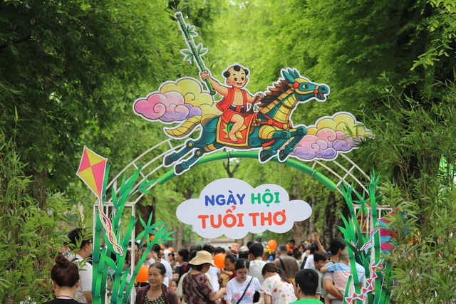 Hàng nghìn bệnh nhi ở TPHCM đón Quốc tế Thiếu nhi trong không khí ngập tràn yêu thương- Ảnh 6.