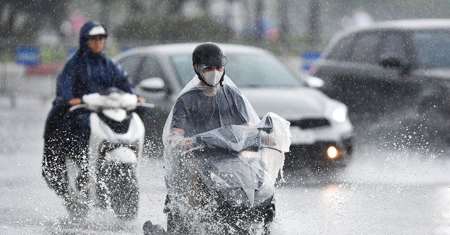Miền Bắc kết thúc đợt nắng nóng kỷ lục, chuyển mưa dông rải rác- Ảnh 1.