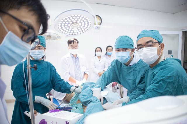 38 nhịp tim/phút và cuộc chạy đua giành sự sống cho sản phụ- Ảnh 1. 38 nhịp tim/phút và cuộc chạy đua giành sự sống cho sản phụ- Ảnh 1.