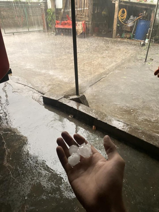 Mưa đá kèm dông lốc gây thiệt hại tại nhiều xã miền núi Nghệ An
- Ảnh 1.