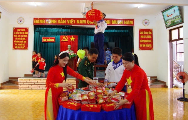 Trường Sa rộn ràng chuẩn bị Tết Thiếu nhi- Ảnh 1.