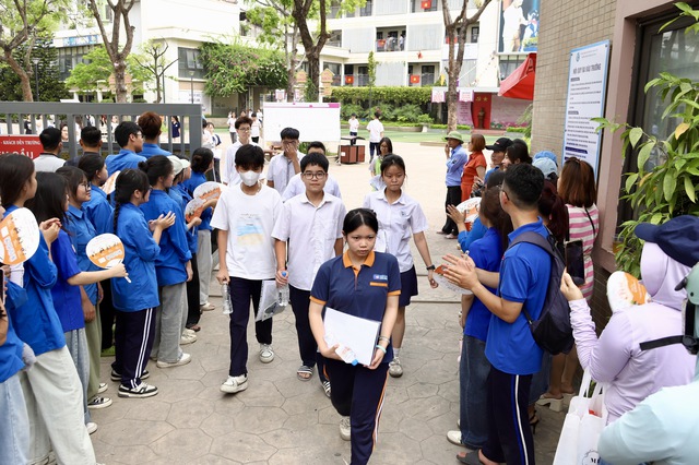 Giáo viên nói gì về đề thi Ngữ văn lớp 10 năm nay?- Ảnh 6. Giáo viên nói gì về đề thi Ngữ văn lớp 10 năm nay?- Ảnh 6.