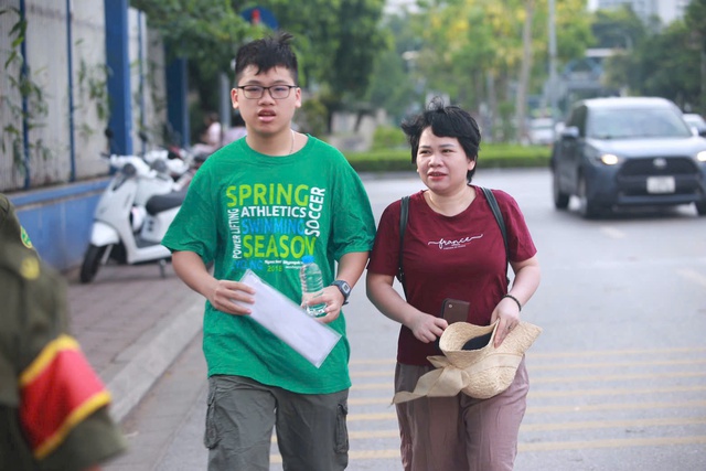 Giáo viên nói gì về đề thi Ngữ văn lớp 10 năm nay?- Ảnh 8. Giáo viên nói gì về đề thi Ngữ văn lớp 10 năm nay?- Ảnh 8.